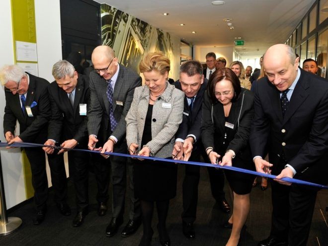 Przedstawiciele Volvo i władzy samorządowej otwierają nowy obiekt przy ul. Mydlanej | fot. Volvo