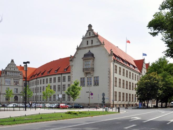 fot. Wikipedia | Budynek główny Politechniki Wrocławskiej