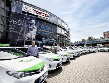 fot. mat. pras. | Firma EcoCar odbiera flotę hybrydowych Aurisów